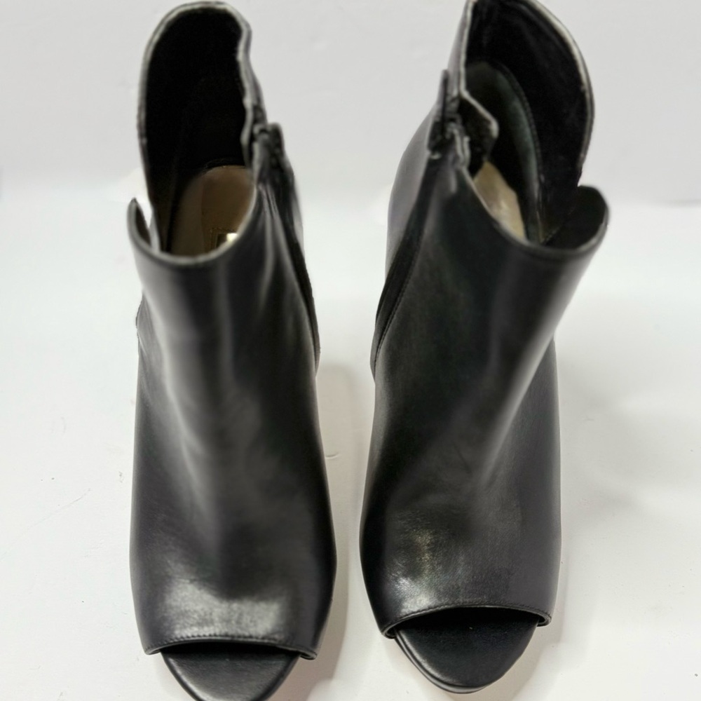 Guess Black Leather Open Toe Ankle Boots w/ Gold Tip Stiletto Heels Size 7